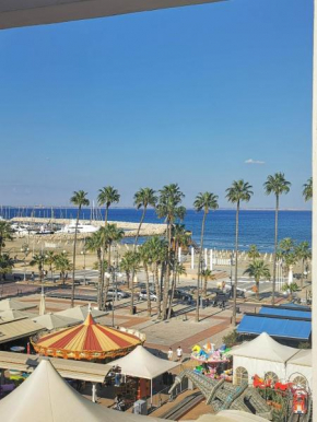 Airbnsea Centre Apt 401, Larnaca